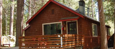 Chalet (2 Bedrooms) | Front of property