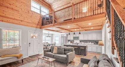 Scenic Mountain Retreat Pool Hot Tub Game Room