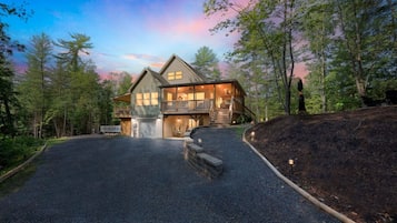 House (4 Bedrooms) | Front of property