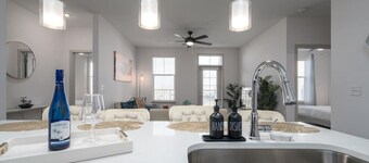 可愛的兩臥室飯店-免費停車  