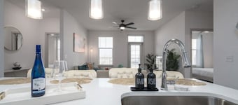 Lovely 2-bedroom-free Parking