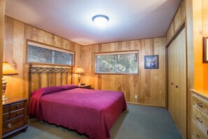 Interior - Yosemite's Riverfront Retreat (Yosemite National Park)