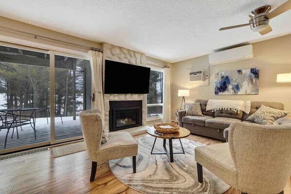 Interior - Luxe Hilltop Getaway Family Retreat Golf Course 5735 (Williamsburg)