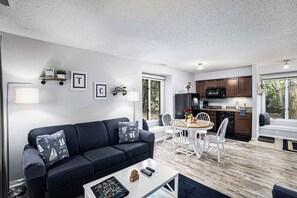 Interior - Stylish The Shores Condo Private Beach Wviews 5716 (Williamsburg)