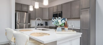 Luxurious One Bedroom Whitestown
