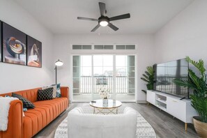 Apartment (1 Bedroom) | Interior - Luxurious One Bedroom Whitestown (Whitestown)