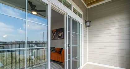 Luxurious One Bedroom Whitestown
