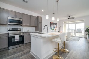 Apartment (1 Bedroom) | Interior - Luxurious One Bedroom Whitestown (Whitestown)