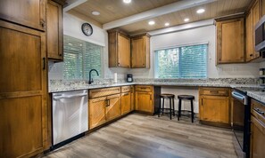 Chalet (6 Bedrooms) | Interior - Yosemite's Meadow Haven (Yosemite National Park)