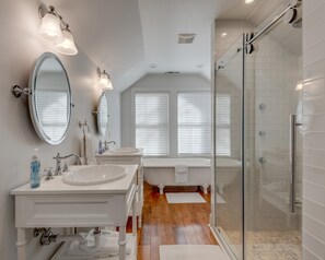 Chalet (4 Bedrooms) | Interior - Eagle Roost Chalet- Modern Kentucky Lake Chalet (Waverly)