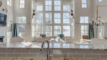 Chalet (4 Bedrooms) | Front of property