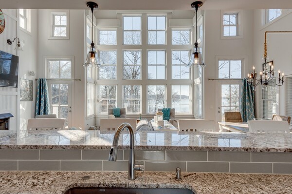 Eagle Roost Chalet- Modern Kentucky Lake Chalet - Kentucky Lake