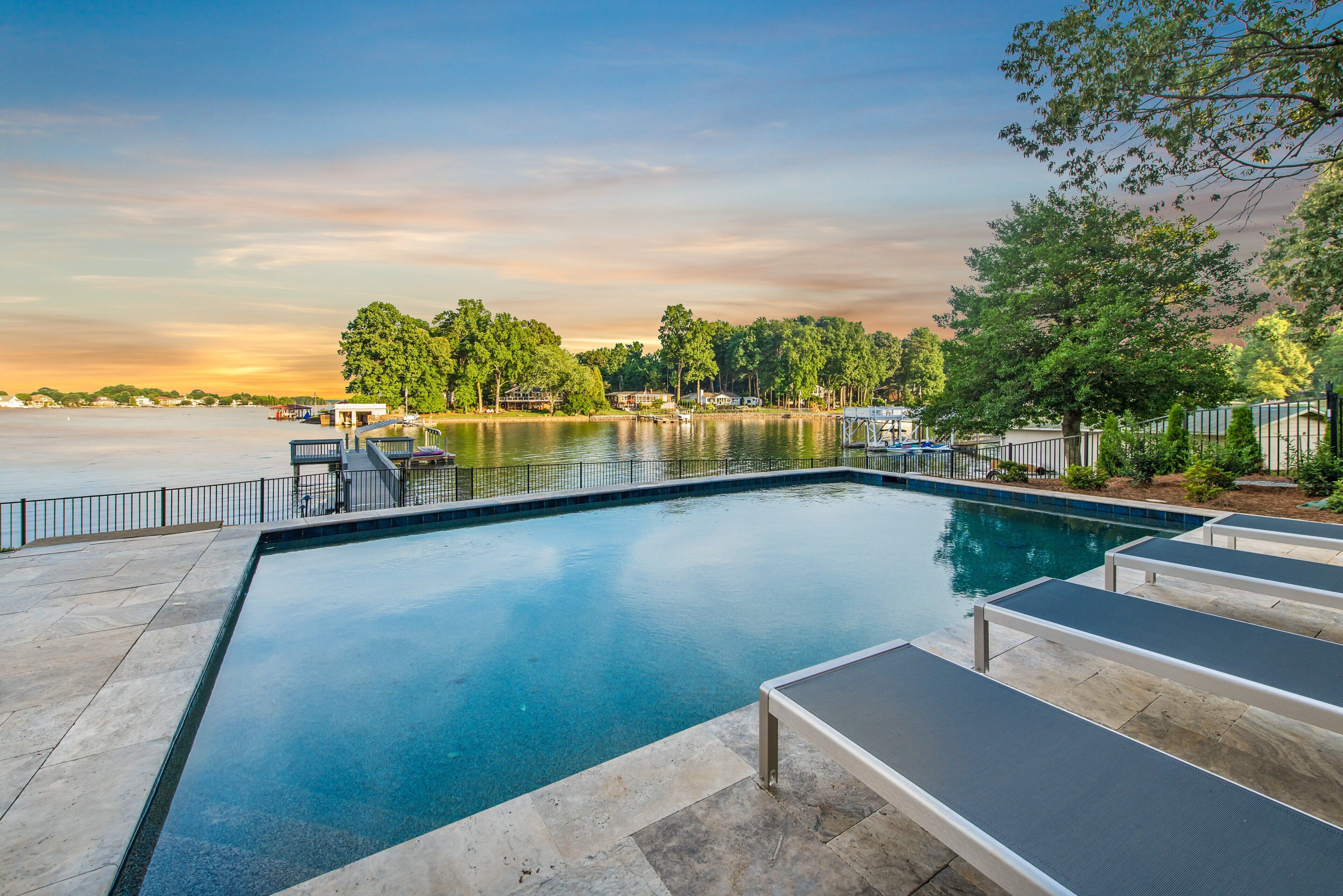 House (6 Bedrooms) | Interior