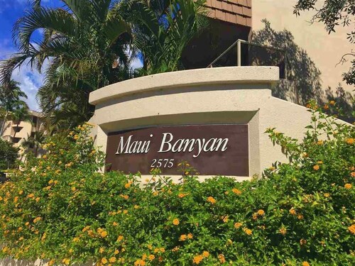 Beachside Retreat Walk to Shops & Dining