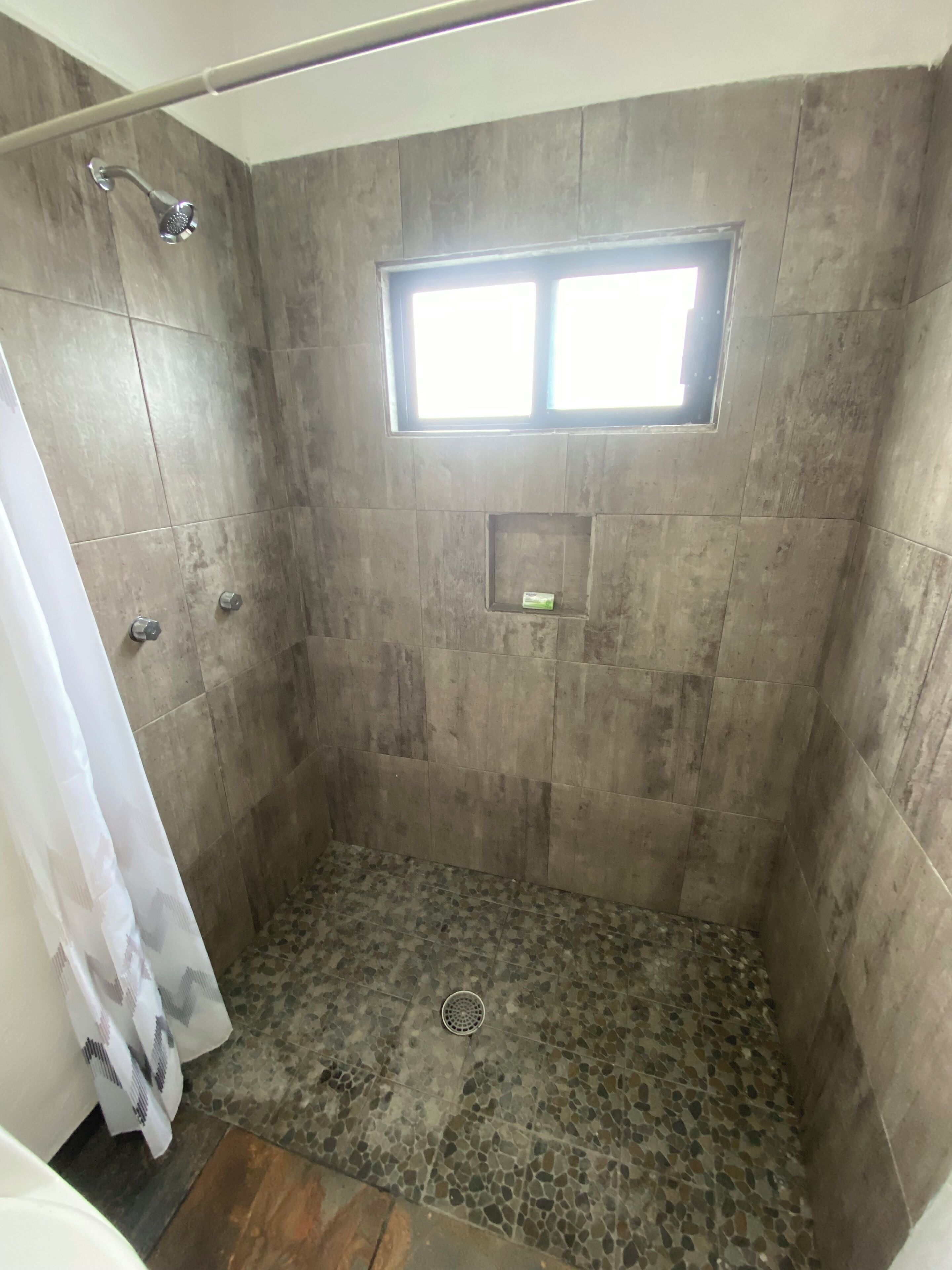 Dusche, Handtücher, Seife, Toilettenpapier