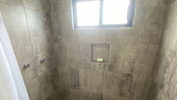 Dusche, Handtücher, Seife, Toilettenpapier