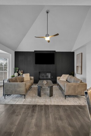 TV, fireplace - The Tulsacation 2 - Chic Modern Luxury Pool Home (Tulsa)