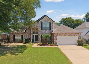 Exterior - The Tulsacation 2 - Chic Modern Luxury Pool Home (Tulsa)