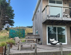 Outdoor dining - The Beach Apartment (Flat Point)