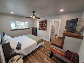 3 bedrooms, in-room safe, iron/ironing board, travel cot