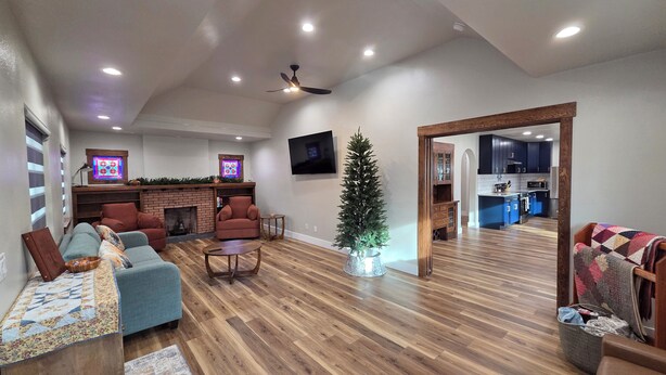 A spacious living room with a fireplace, a television, and a Christmas tree. - The Quilting House a charming craftsman home centrally located in Burley (Burley)
