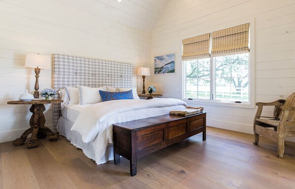 3 bedrooms, desk, iron/ironing board, free WiFi - NEW Luxury Farm Retreat In the Heart of Round Top W/ Pool, Fire Pit, King Beds (Round Top)