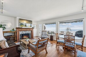 TV, fireplace - Laguna Beach Oceanfront | St. Ann’s Beach | Private Beach Stairs to Sand! (Laguna Beach)