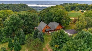 Exterior - Bear Bluff Cabin / HOT TUB / EV Charge / Sleeps 10 / 3k sq ft / 10 acres (De Soto)