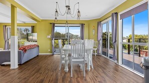 Interior - Big Red Beach House - Rainbow Beach (Rainbow Beach)