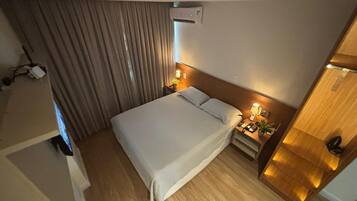 1 quarto, escrivaninha, ferros/tábuas de passar roupa, Wi-Fi de cortesia