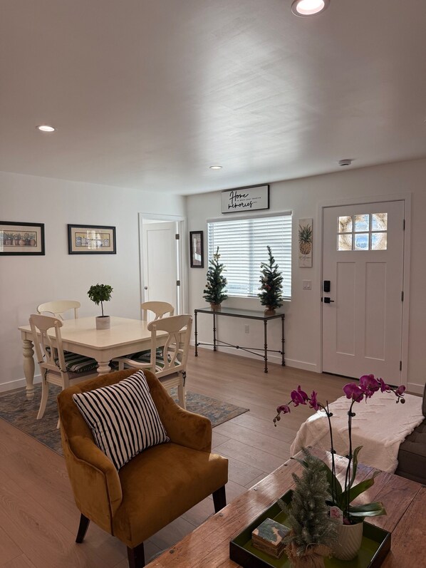 Interior - Cozy 2-bedroom house in perfect Carson with cool AC (Carson)