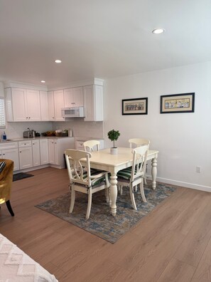 Dining - Cozy 2-bedroom house in perfect Carson with cool AC (Carson)