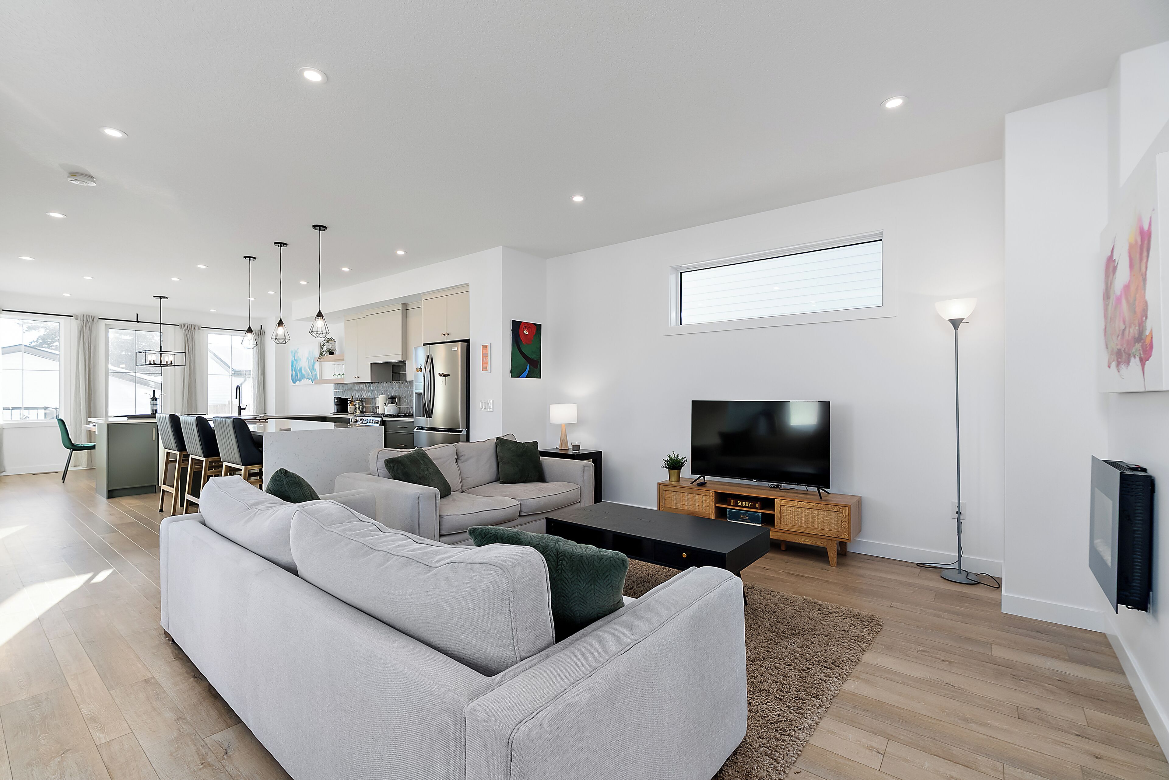 Smart TV, chimenea, futbolito y tenis de mesa 