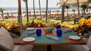 6 restaurants, breakfast, lunch, dinner served; Mexican cuisine