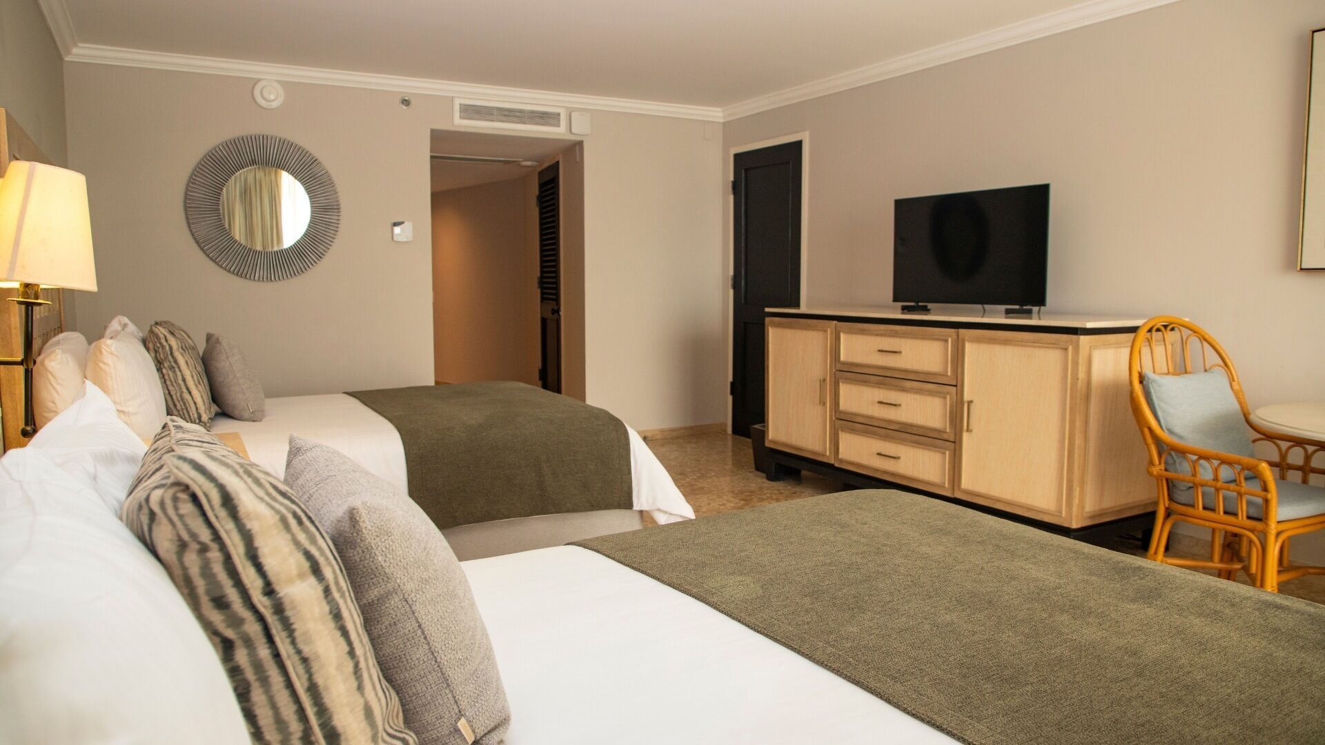 Deluxe Ocean View Double All Inclusive | Caja de seguridad en la habitación y espacio para trabajar con laptop 