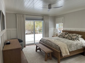 6 bedrooms, iron/ironing board, WiFi, bed sheets