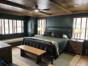6 bedrooms, iron/ironing board, WiFi, bed sheets