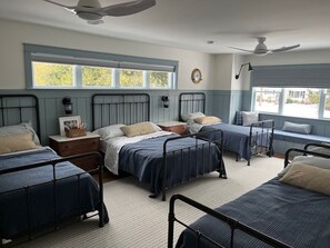 6 bedrooms, iron/ironing board, WiFi, bed sheets