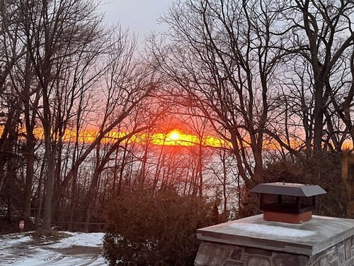 6 Bedroom Bayfield Getaway! Steps to the beach and uptown!