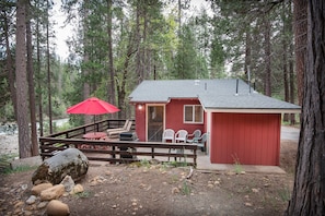 Chalet (1 Bedroom) | Front of property - Sparrow's Nest (Yosemite National Park)