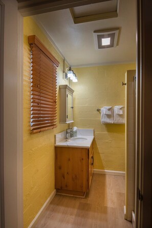Chalet (1 Bedroom) | Interior - Sparrow's Nest (Yosemite National Park)