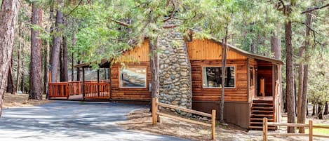 Chalet (2 Bedrooms) | Exterior