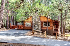 Chalet (2 Bedrooms) | Exterior