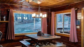 Chalet (2 Bedrooms) | Interior