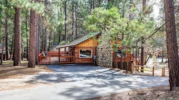 Chalet (2 Bedrooms) | Interior