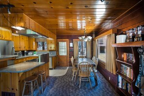 Fjallakofi (2 Bedrooms) | Að innan