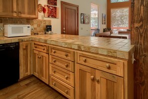 Chalet (3 Bedrooms) | Interior - Jolie Cabin (Yosemite National Park)