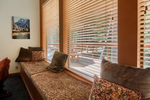 Chalet (3 Bedrooms) | Interior - Jolie Cabin (Yosemite National Park)