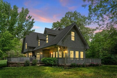 Private Lake! Sports Arena• Sleeps 30• Movie Theater