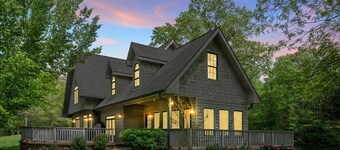 Private Lake! Sports Arena• Sleeps 30• Movie Theater